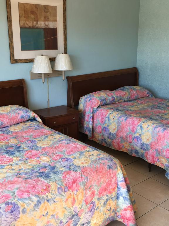 מירטל ביץ' Calypso Motor Inn מראה חיצוני תמונה