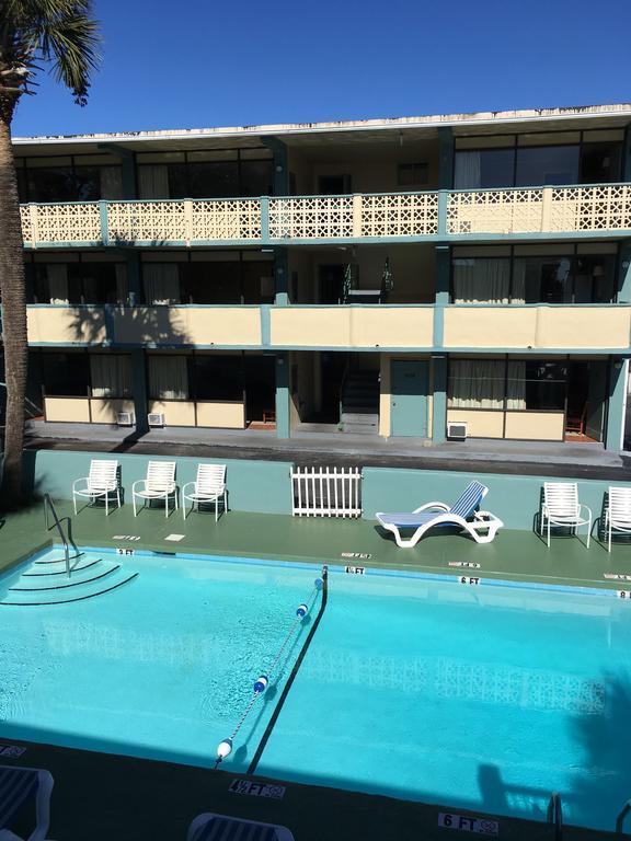 מירטל ביץ' Calypso Motor Inn מראה חיצוני תמונה