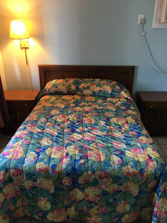 מירטל ביץ' Calypso Motor Inn מראה חיצוני תמונה