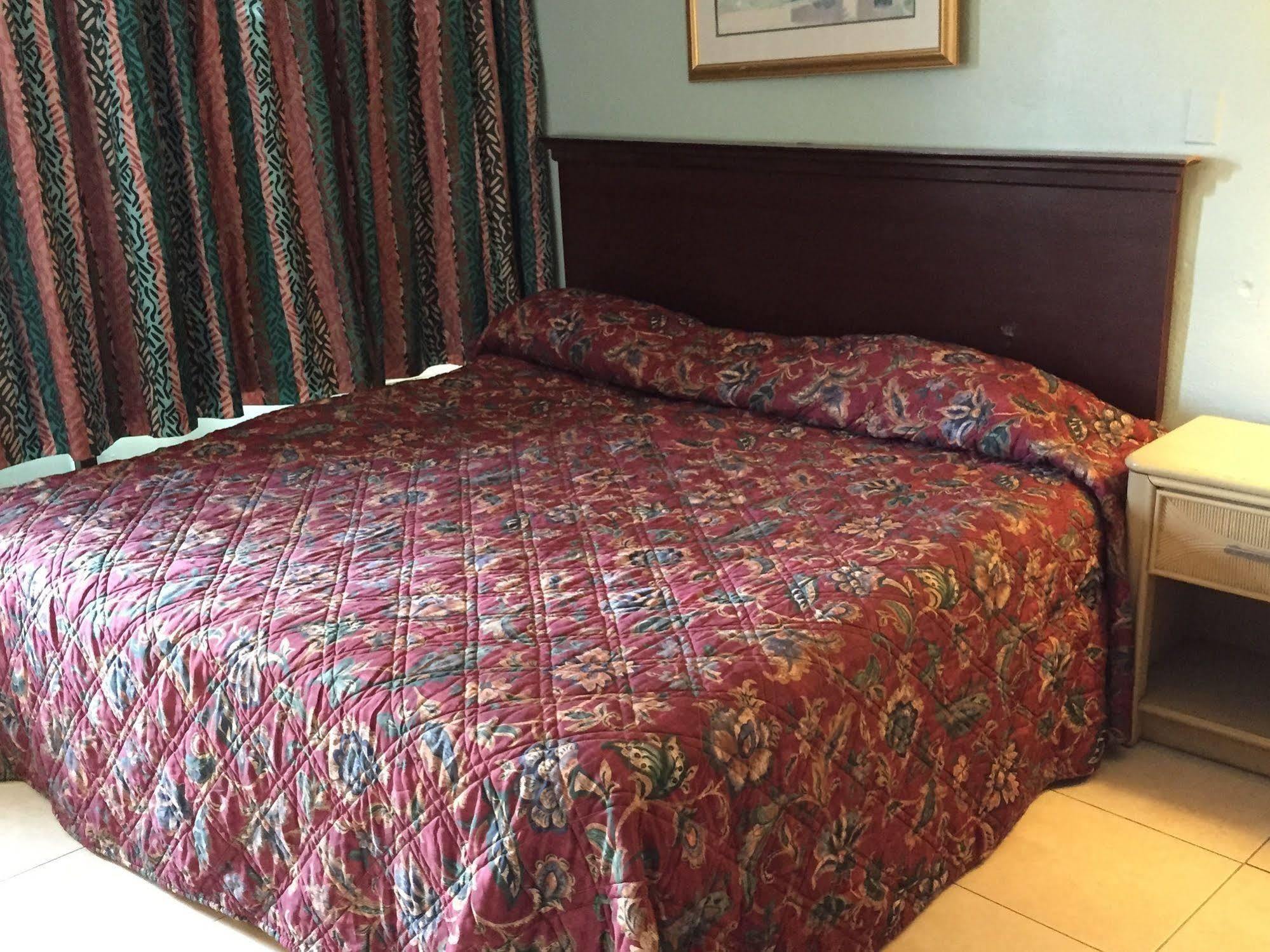 מירטל ביץ' Calypso Motor Inn מראה חיצוני תמונה