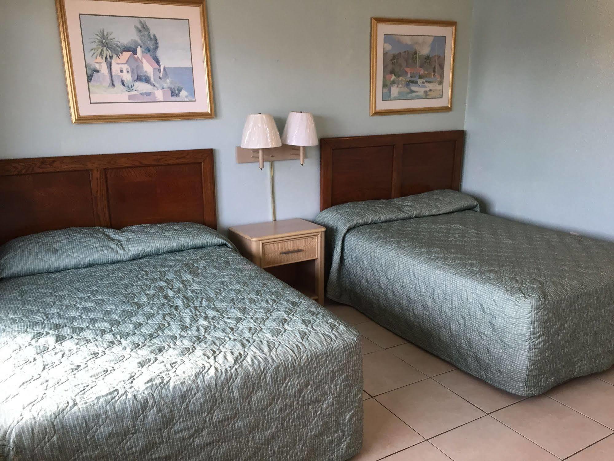 מירטל ביץ' Calypso Motor Inn מראה חיצוני תמונה